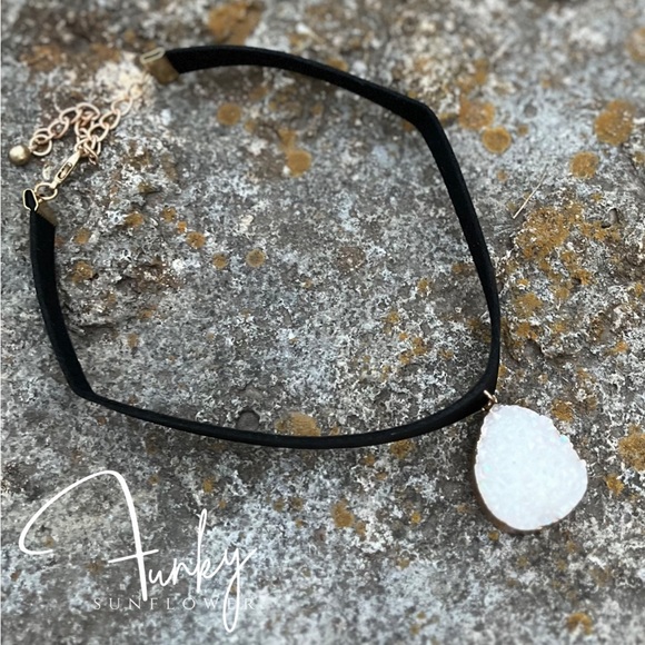 White Stone Choker Necklace - Picture 1 of 6
